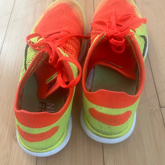 Men’s Nike Flynit Runner Sneaker Size 9 Neon Orange - Picture 3 of 5